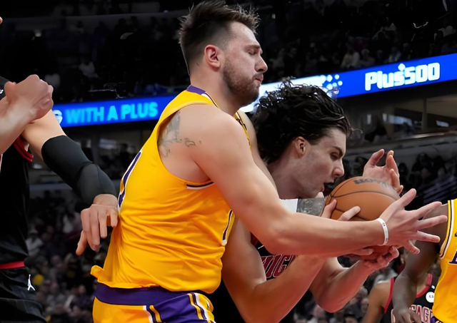 艾顿不行了？湖人动刀，三大中锋目标！谁最合适？